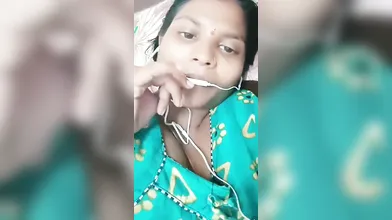 Tamil bhabi boobs pressing