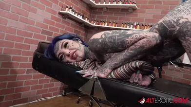 Amber Luke gets a asshole tattoo and a good fucking