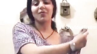 Desi girl shows her curvy body
