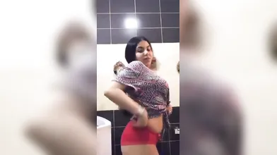 Desi girl shows her curvy body