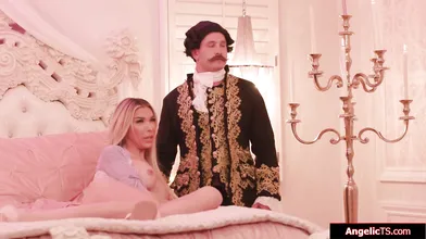 Shemale princess Aubrey Kate facesitted to rim a jerking guy
