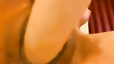 Amazing Babe fucks her juicy pussy with dildo