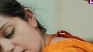 AKELE ME PREMI NE MAARI BHABHI KI GAAD