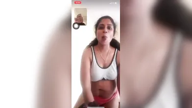 Aubty show her boobs on video call