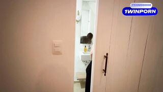 My inexperienced gf conforms my public bathroom lovemaking orders, resulting in