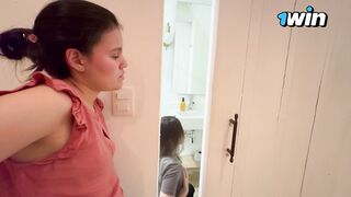 My inexperienced gf conforms my public bathroom lovemaking orders, resulting in