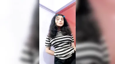 Sexy girl show her boobs