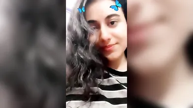 Sexy girl show her boobs