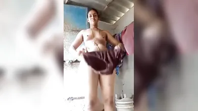 Gorgeous Tamil Bhabhi Secretly Taped Her Own Nude Video