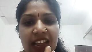 Tamil Mallu Big Ass Aunty Showing Her Body In Public