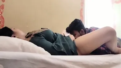 Desi Bhabhi Sex With Young Lover In Oyo