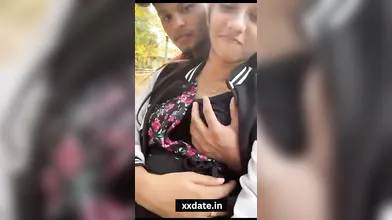 Chapri Boy Pressing Boobs Of Beautiful GirlFriend In Public Park Jaipur Viral Xxx.