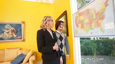 Campaign manager blows freeuse style for a vote