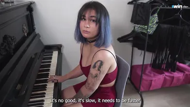 SUBMISSIVE GIRL GOT A FREE PIANO LESSON - greatest XXX! FREE PIANO LESSON FOR SU