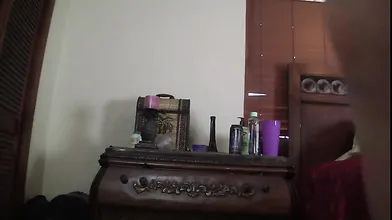 Busty Babe gets naked and shakes her big ass
