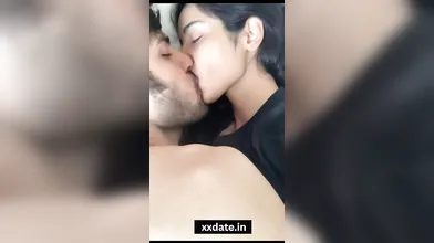 Mp Collage Girl Kissing Video Viral Desi MMS Video.