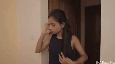 छुट्टियों me aayi stepsis ki friend ko choda bed par!!