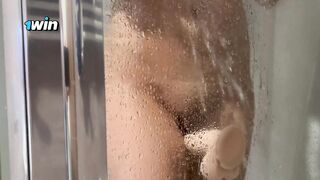 Amateur Persian teenager Parmidaxxx draining in bathroom with enormous butt and