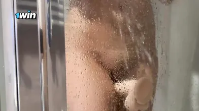 Amateur Persian teenager Parmidaxxx draining in bathroom with enormous butt and