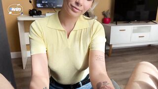Horny college lady sucks roommate's large salami - amateur blowjob!