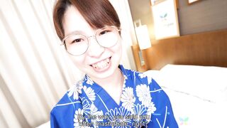 Momoko Azuma sat back on the bed and we were surprised when she lifted