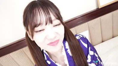 Aki Igarashi accepts to show how she masturbates herself. We are lucky