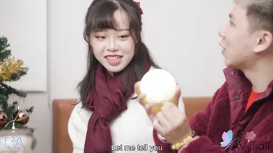 Yuli is somewhat taken by Leo who happens to be the rich student. After