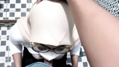 Ngewe Bareng Boss Di Toilet
