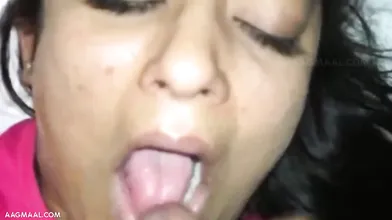 HInDI BLowJoB Indian Couple Cumshots