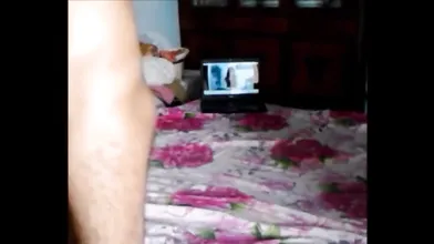 HInDI Desi Girl Gives Blowjob