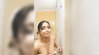 Gouthami reddy manthena removing her dress & bra showing nude body sexy boobs
