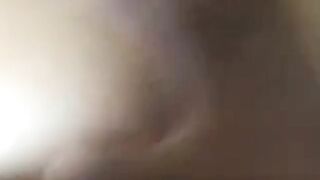 CASADA DA O CU ENQUANTO O CORNO TRABALHA