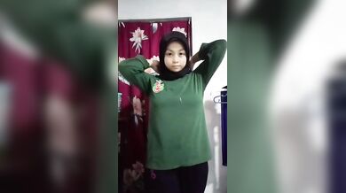Jilbab pamer body tobrut
