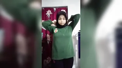 Jilbab pamer body tobrut