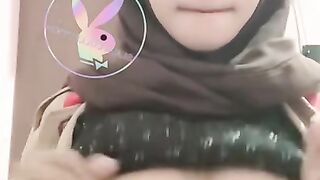 Laura Hijab Cantik Viral