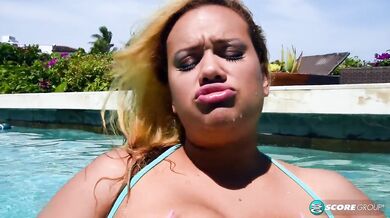 Busty Bikini Baby - Liza Biggs