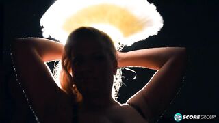 Busty Burlesk - Liza Biggs