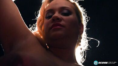 Busty Burlesk - Liza Biggs
