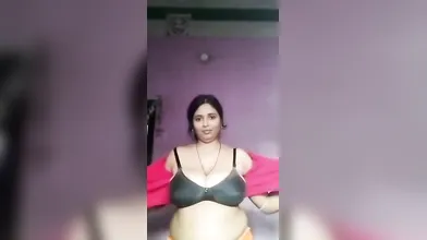 Gouthami reddy manthena sexy lanje removing saree & milky Boobs with