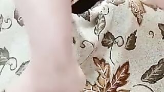 Jilbab cantik pamer memek