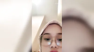 Jilbab kacamata colmek