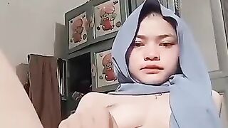 Jilbab belum berjembut colmek