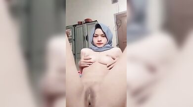 Jilbab belum berjembut colmek