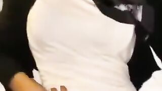Jilbab pura pura tidur tapi menikmati
