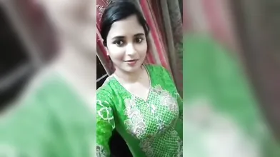 Gouthami reddy manthena having nude selfie and showing her bra and milky boobs