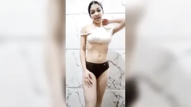 Tamil teen girl showing her full body