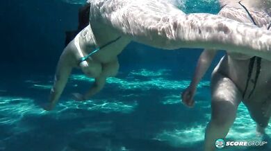 Big Boobs Underwater - Helen Star