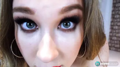 Cheryl Blossom: Her Sexy Eyes Hypnotize