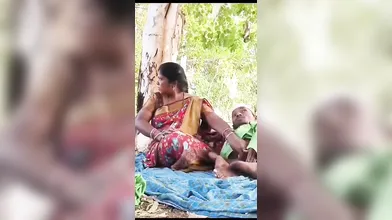 Hindi PublicPlace Telugu Mature Paid Bhabhi Giving Handjob And Fucking In Outdoor With Short Man (Viral MMS)