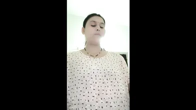 Desi Couple Romance In Bathroom - Hindi Video